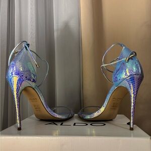 Aldo Vaycia Iridescent Heel Size 7. Great Condition! Size 8.5